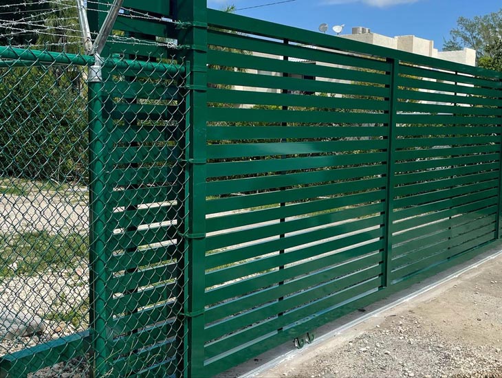 Instalación de cercas de malla metálica Miami Lakes